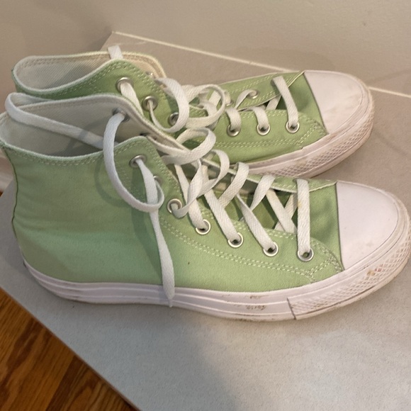 hightop converse sneakers - Picture 2 of 4
